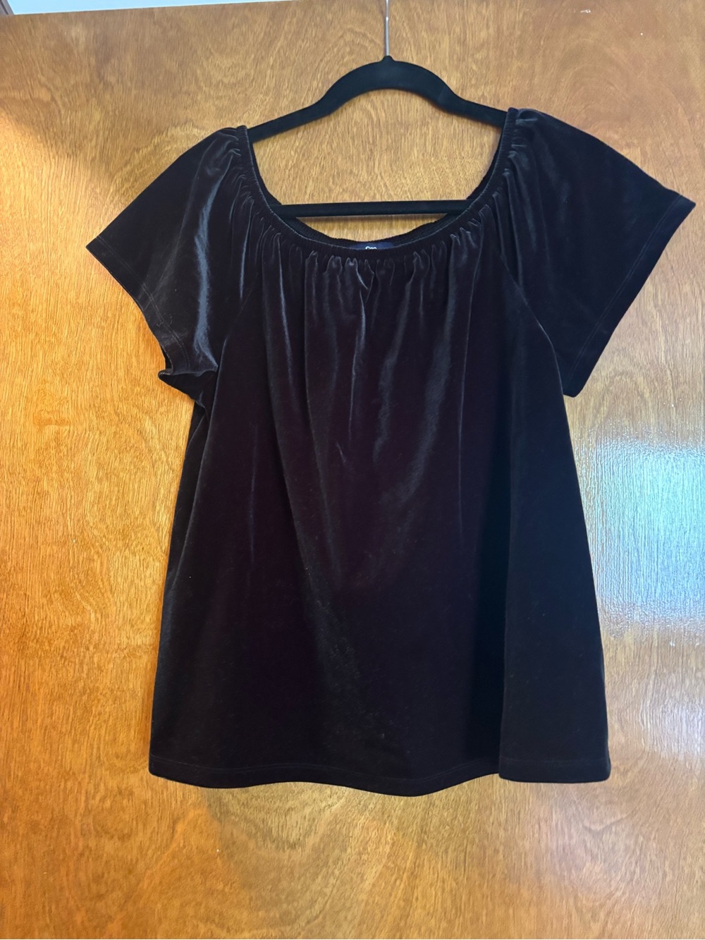 Women's Velvet Scoop Neck Top - Black